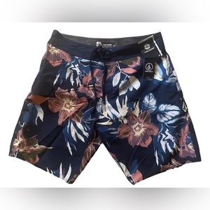 Volcom size 30 Boardshorts - New with tags - board shorts